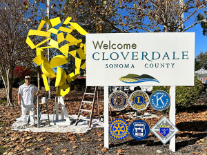 Cloverdale City Sign with sculpture
